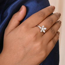 Floral 925 Sterling Silver Ring with Cubic Zirconia & Pearl – A Touch of Nature’s Elegance