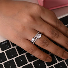 Elegant Parallel Split Shank Silver Ring with Cubic Zirconia – Timeless Sparkle & Contemporary Style Model