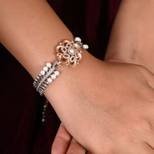 Floral Silver Bracelet with Pearls & Cubic Zirconia – Elegant Women's Jewelry for Every Occasion-Model