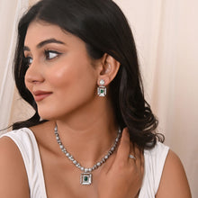 Regal 925 Sterling Silver Cubic Zirconia Necklace Set with Emerald Green Accents – A Touch of Royalty-Model