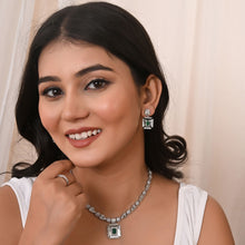 Regal 925 Sterling Silver Cubic Zirconia Necklace Set with Emerald Green Accents – A Touch of Royalty-Model