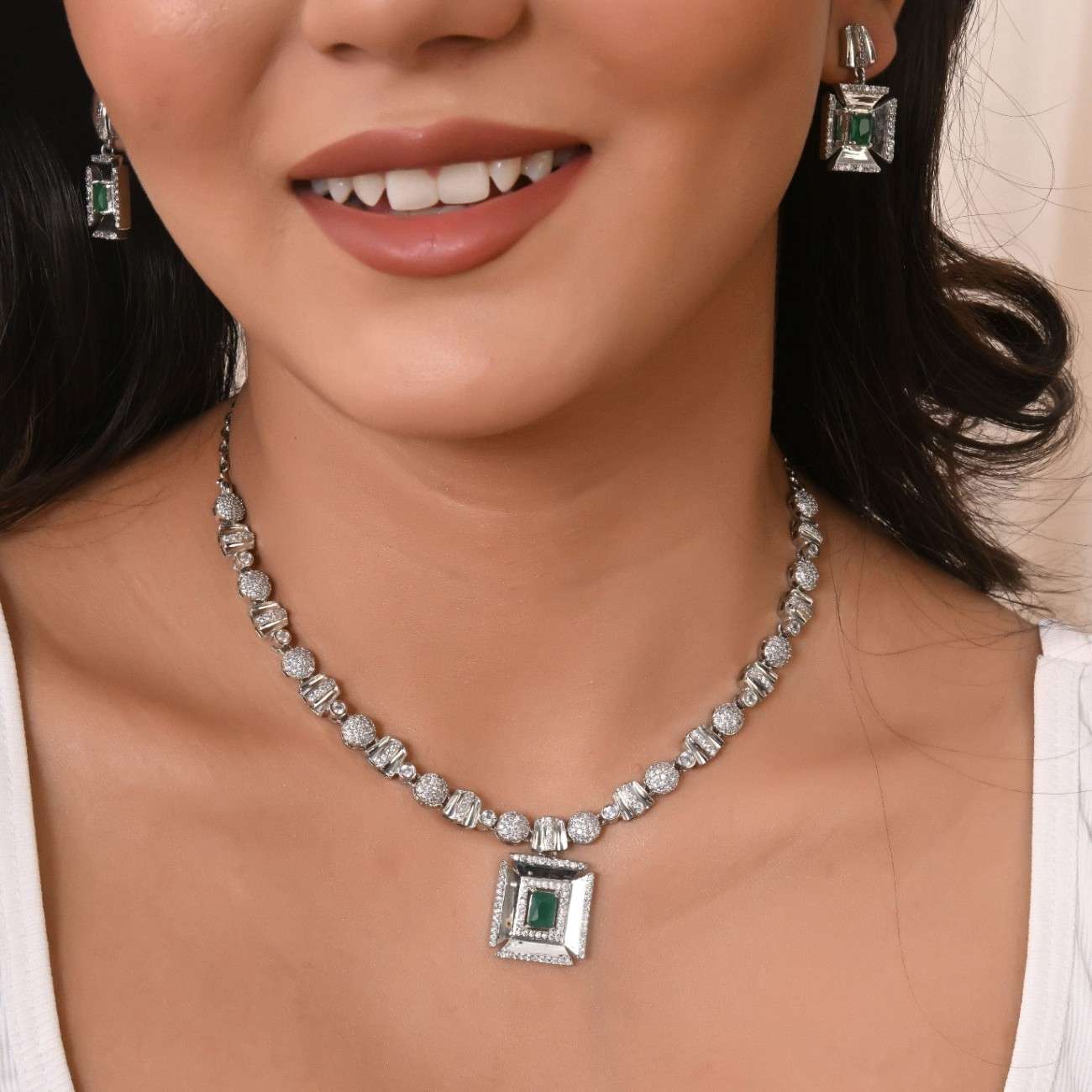 Regal Green Cubic Zirconia Pendant in 925 Sterling Silver – A Royal Statement Piece-Model